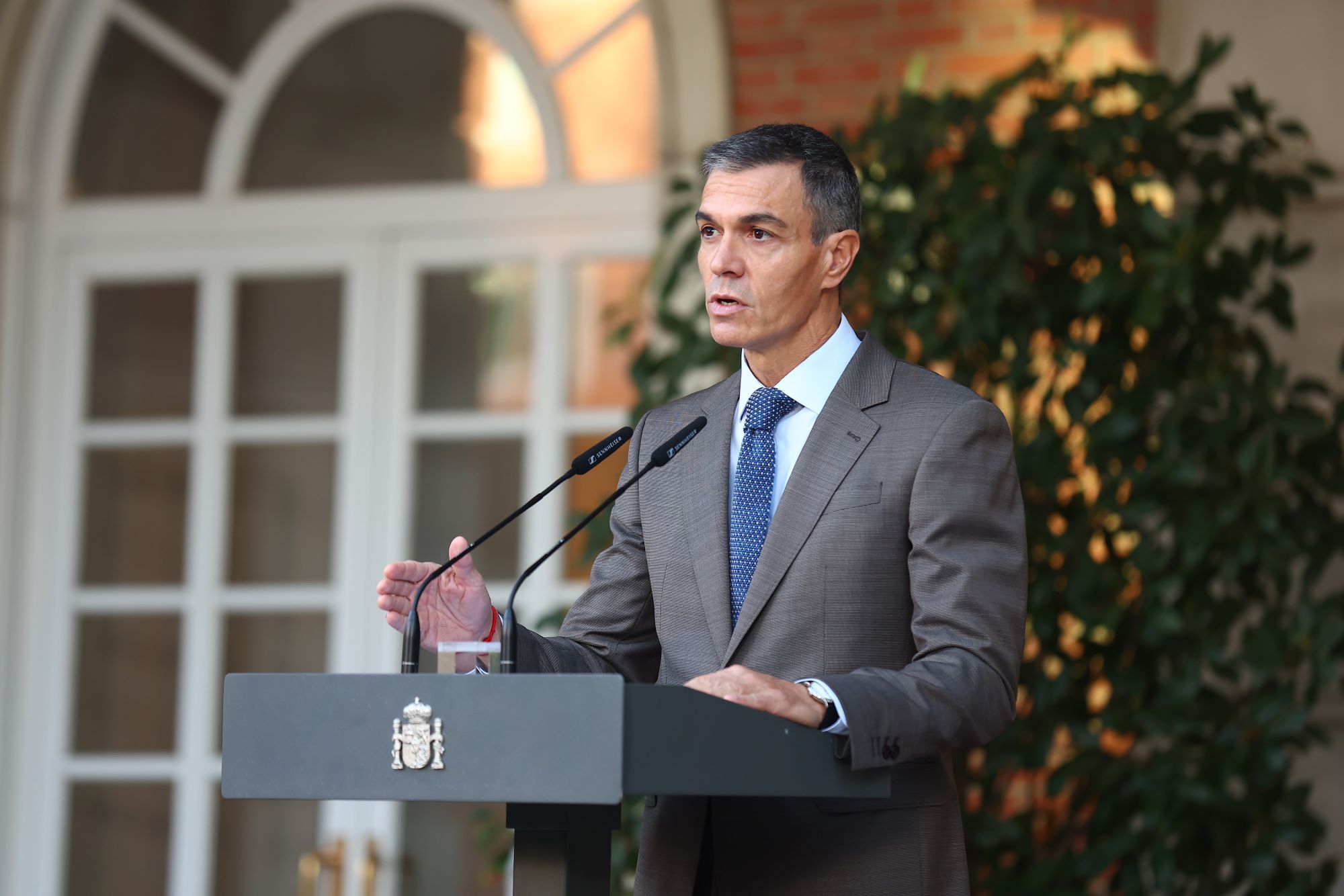 Spanish Prime Minister Pedro Sánchez announces the 29 November election at La Moncloa